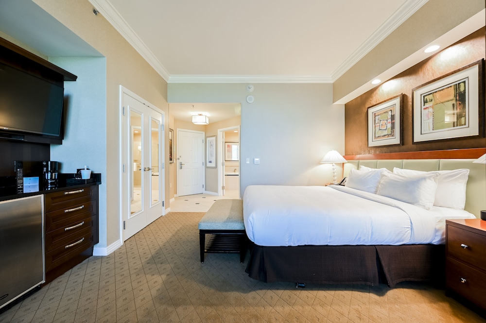 Stripviewsuites At Signature 15/73