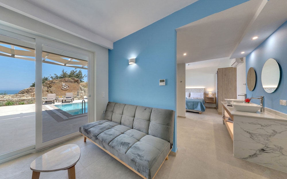 Spiros Soula Hotel 52/84