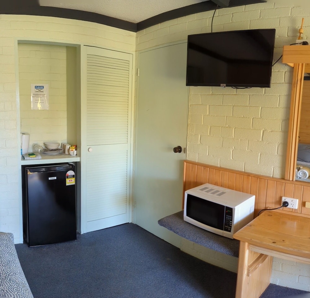 GLOUCESTER MOTEL 24/31