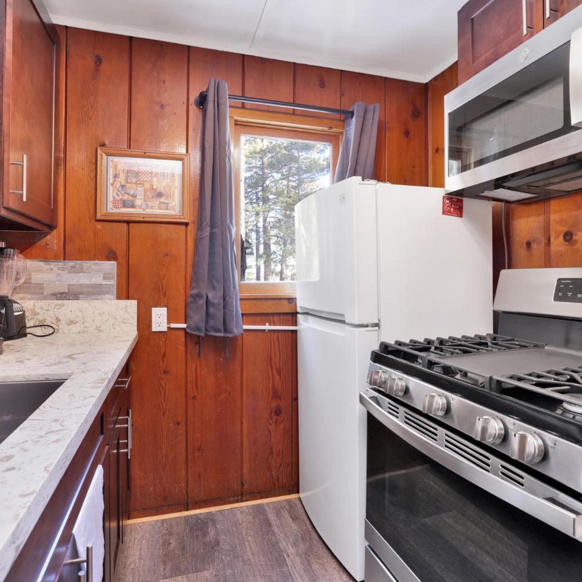 Little Pines Couples Lakeside Cabin by Big Bear Vacations 5/23