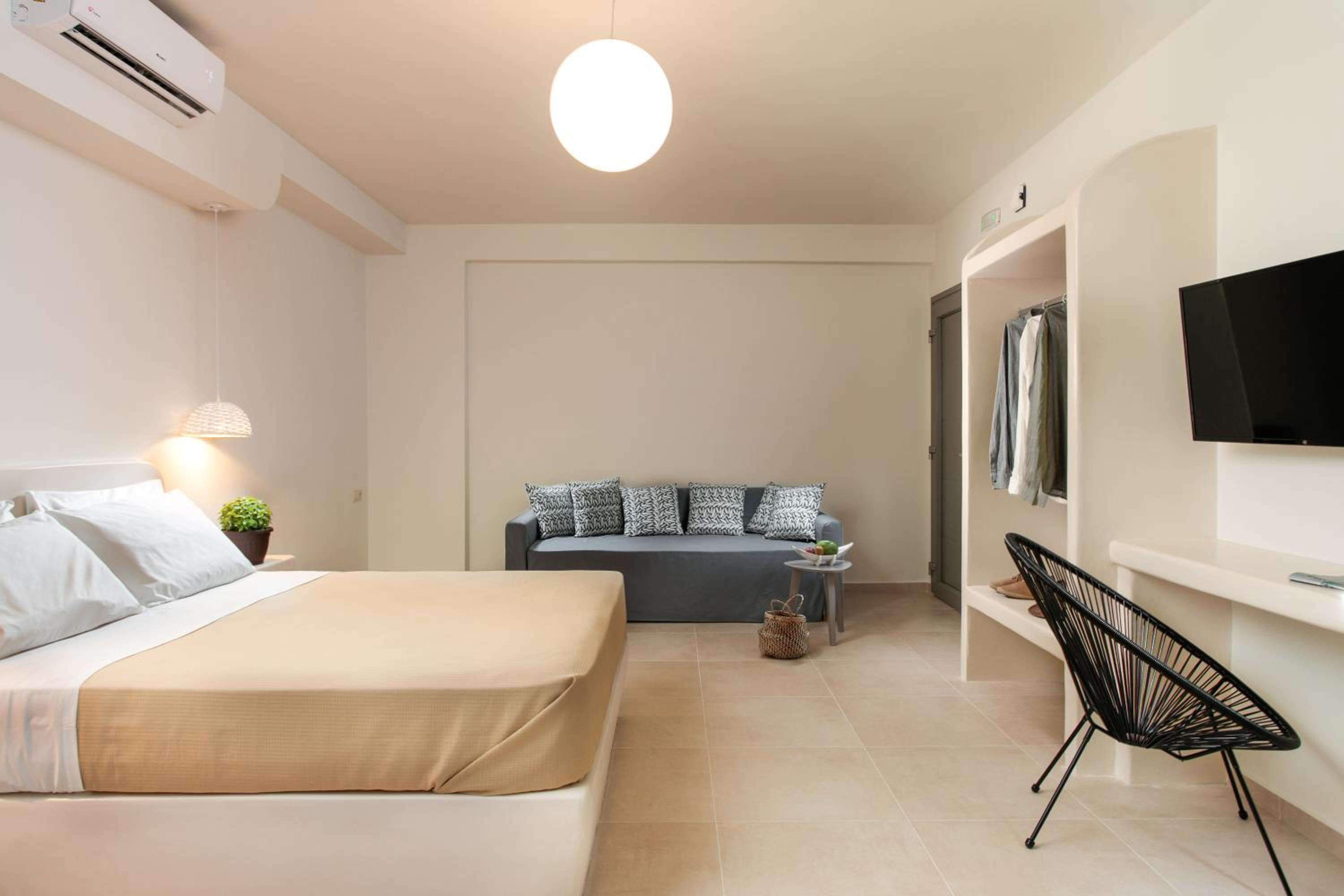 STUDIO, APARTMENT