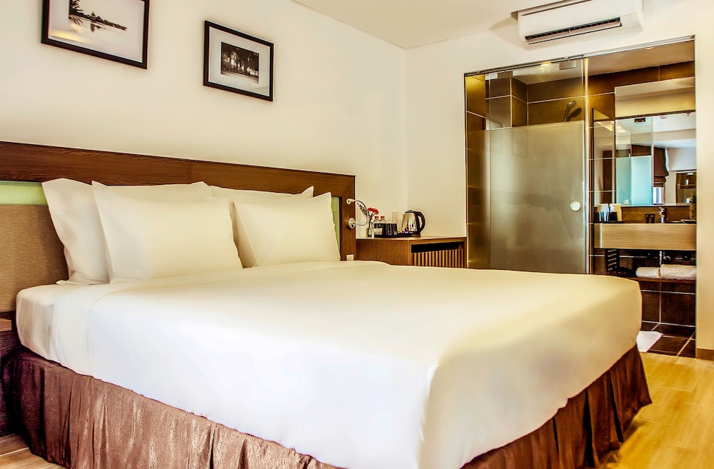 SUPERIOR, DOUBLE OR TWIN BED, CITY VIEW