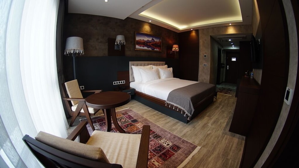 Multiple Bedrooms, Family, Quadruple, Queen and Twin Beds