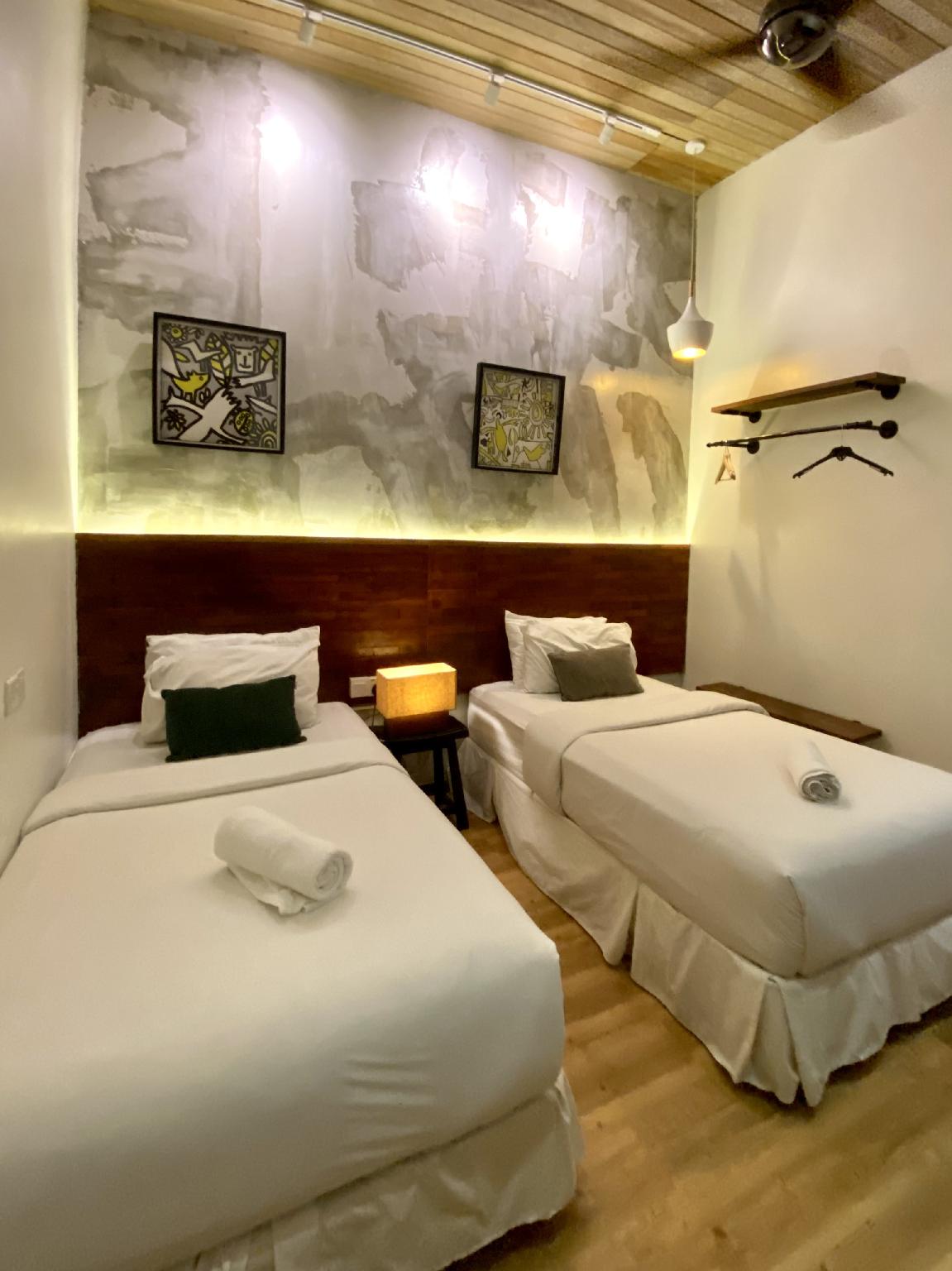 Executive, Twin Beds