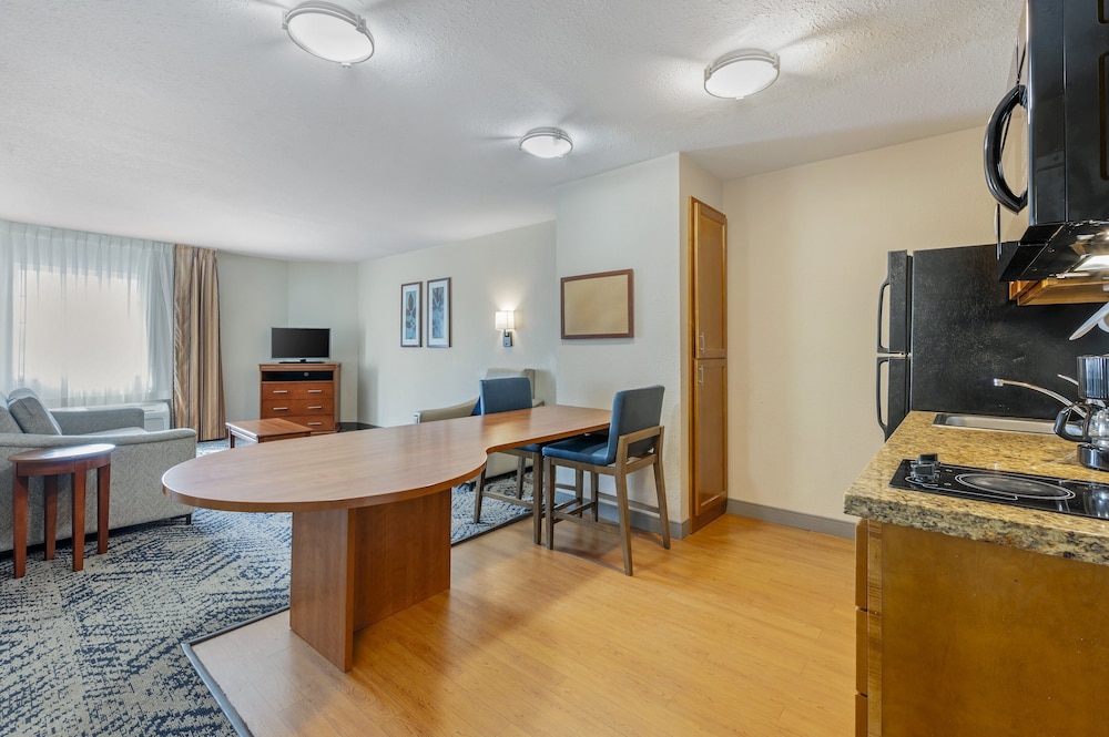 Candlewood Suites Indianapolis East 46/52
