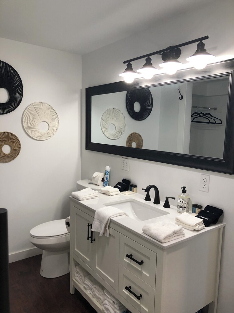 18 Vine Inn &amp; Carriage House 2/50