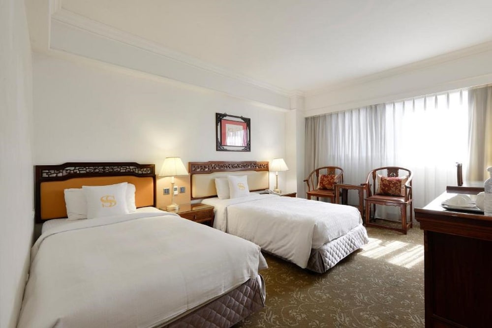 DELUXE, TWIN BEDS