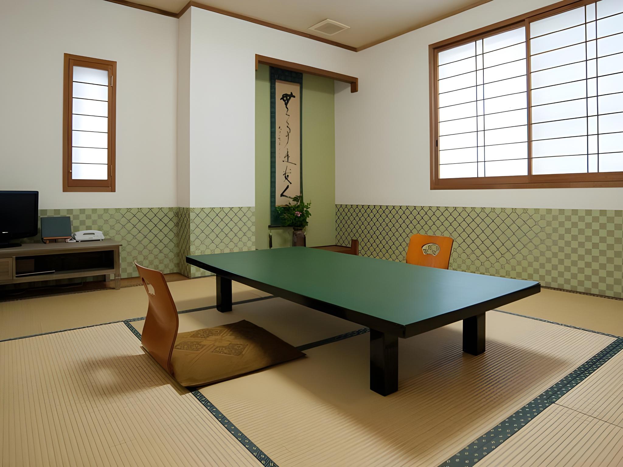 JAPANESE, SHARED BATHROOM