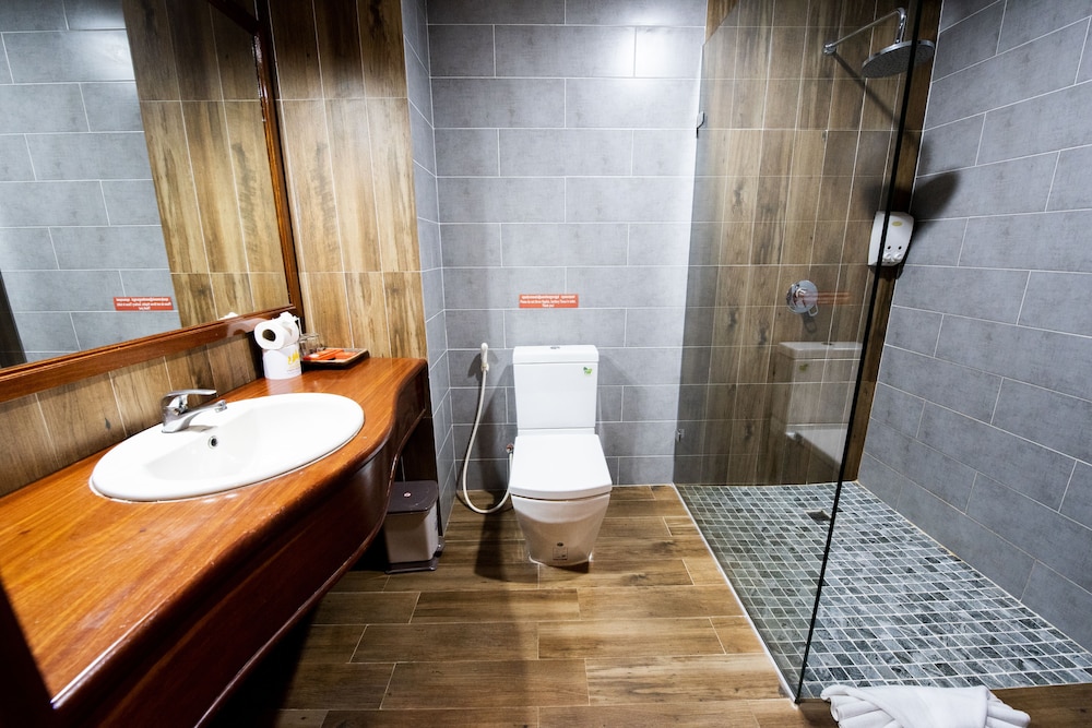 Royal, Crown, Suite, King Bed، Royal Crown Hotel & Spa 2/4
