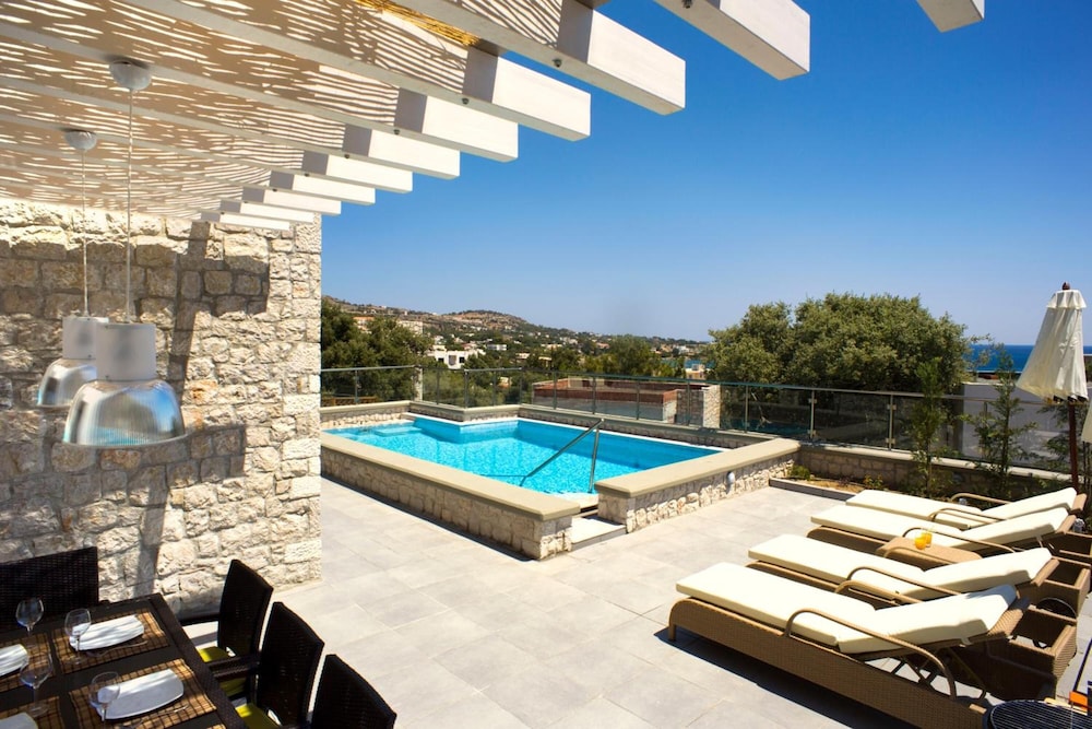 Blue Dream Luxury Villas 40/60