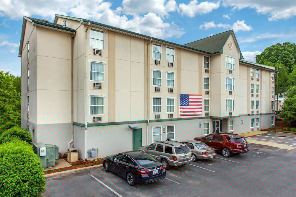 Rodeway Inn & Suites Near Outlet Mall - Asheville 5/30