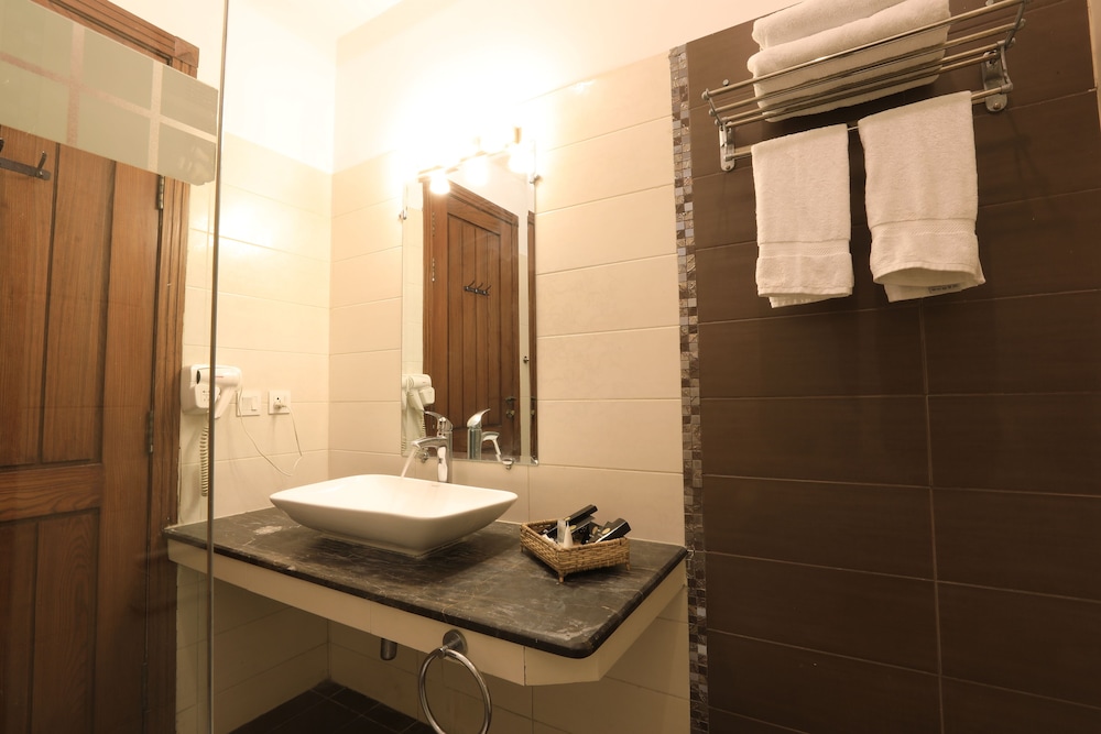 Bella Hotel 49/51