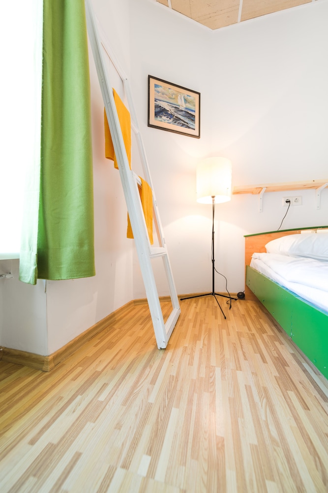 Downtown Forest Hostel & Camping 16/50