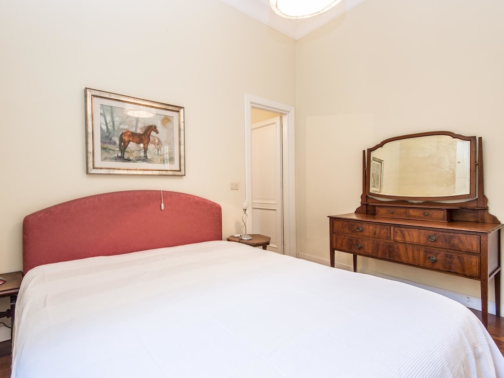 RSH Luxury Vatican Four Bedroom Apartment 10/36