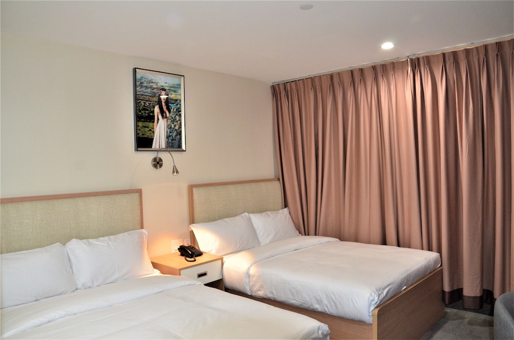 Lic Plaza Hotel 7/18