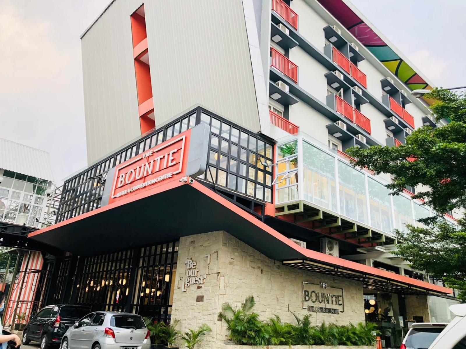 Maxonehotels.Com At Bounty Sukabumi 1/49