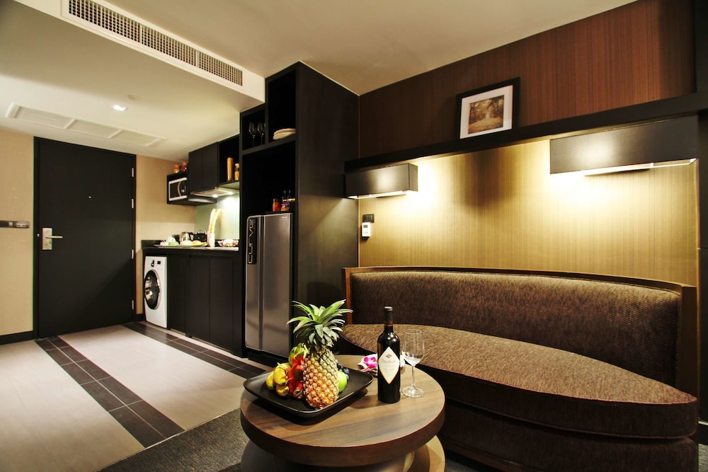 Golden Tulip Mandison Suites 7/59