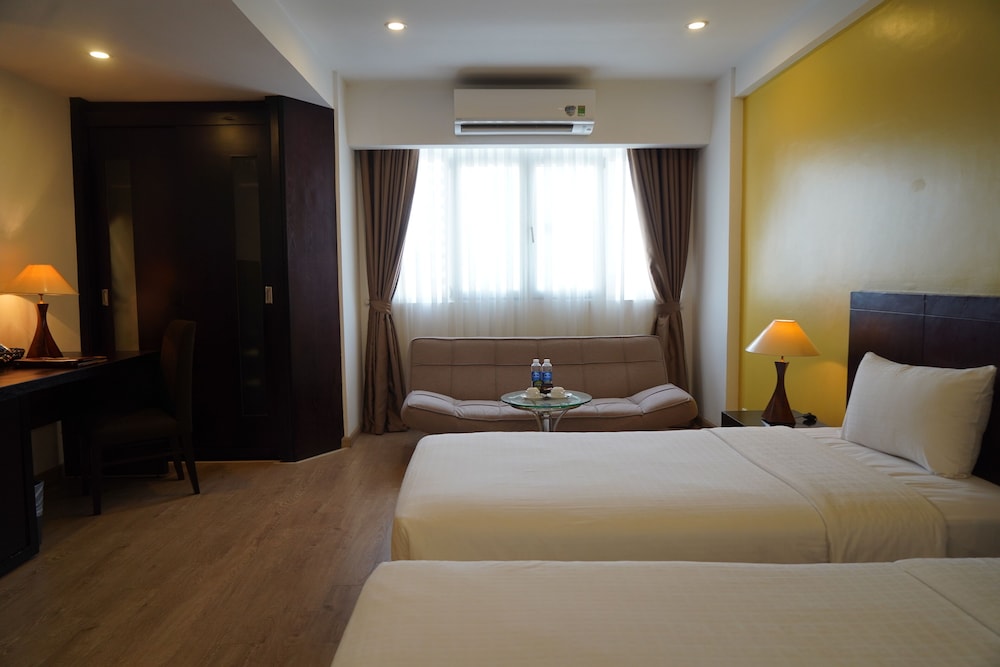 DELUXE, TWIN BEDS