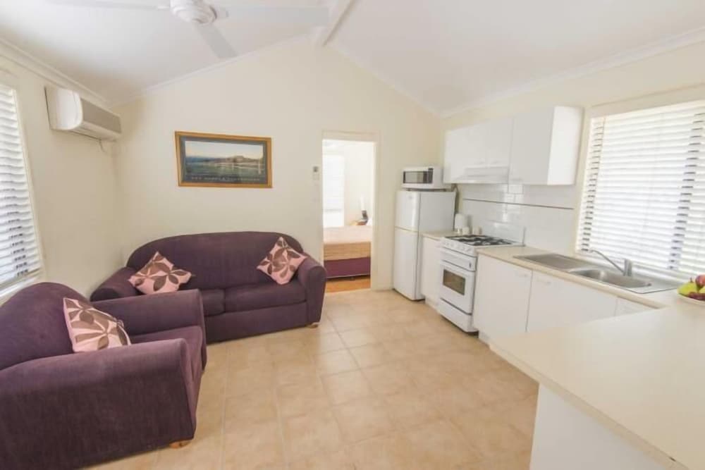 THE PALMS AT AVOCA 14/42