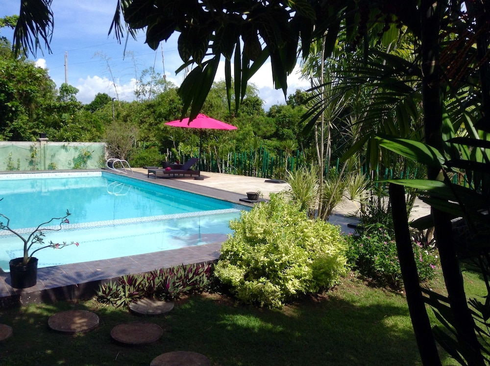 LA PERNELA BEACHFRONT RESORT 16/42