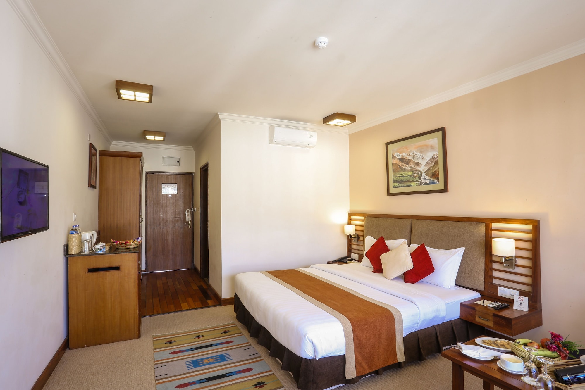 DELUXE ROOM