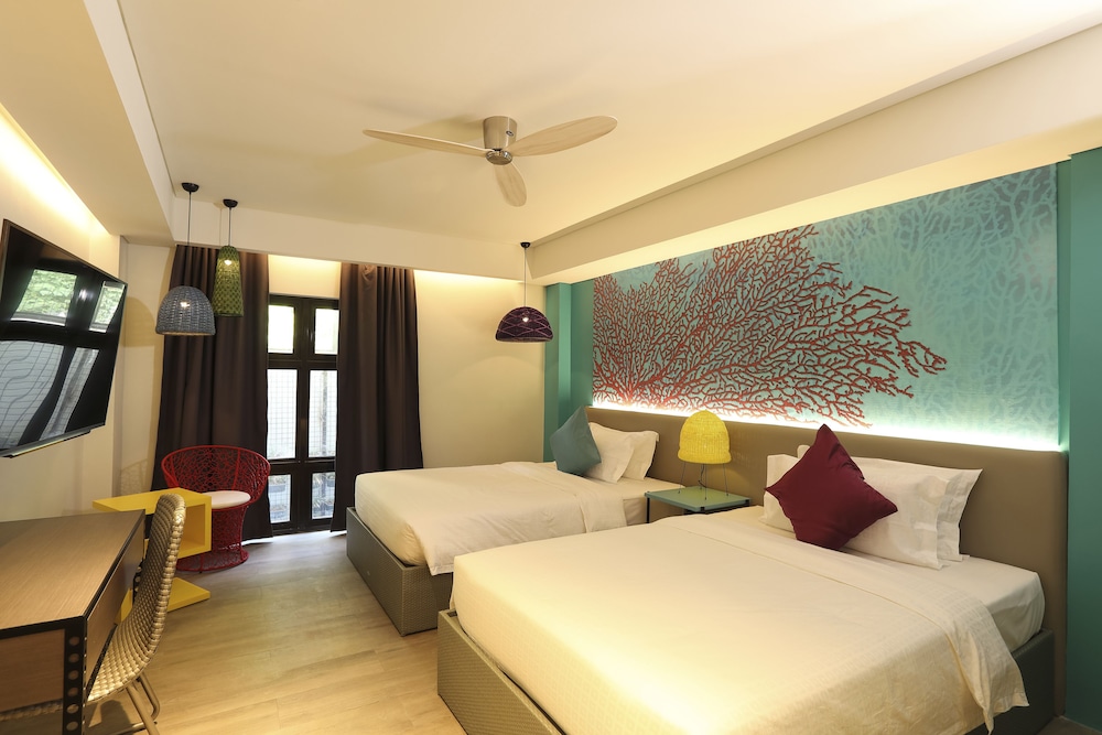 DELUXE, 2 DOUBLE BEDS