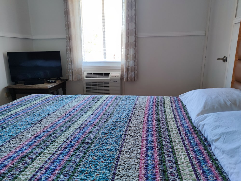 Pemberton Hotel (Motel) 24/49
