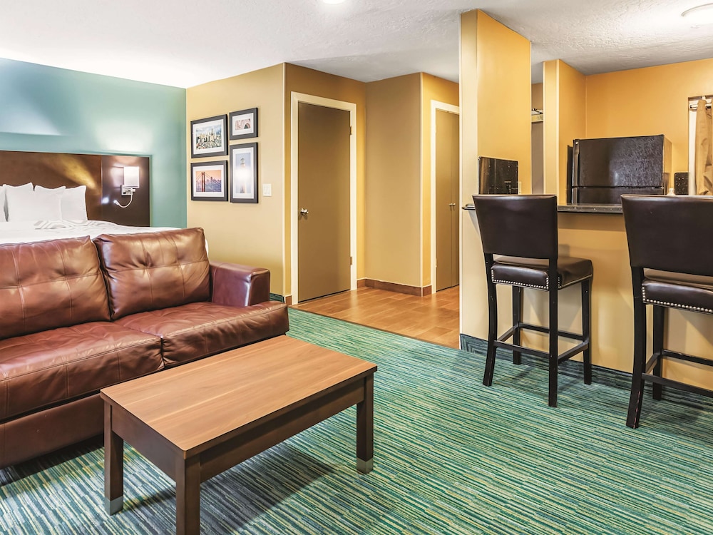 La Quinta Inn & Suites by Wyndham San Francisco Airport West 29/48