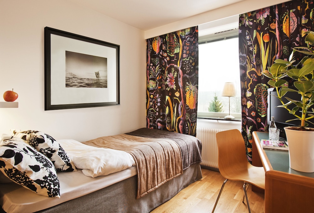 Castle, Economy, Single, Single Bed