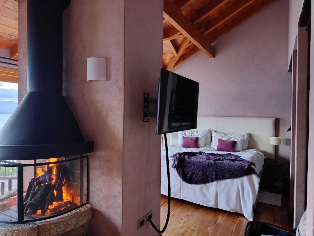 SPECIAL, SUITE, LAKE VIEW