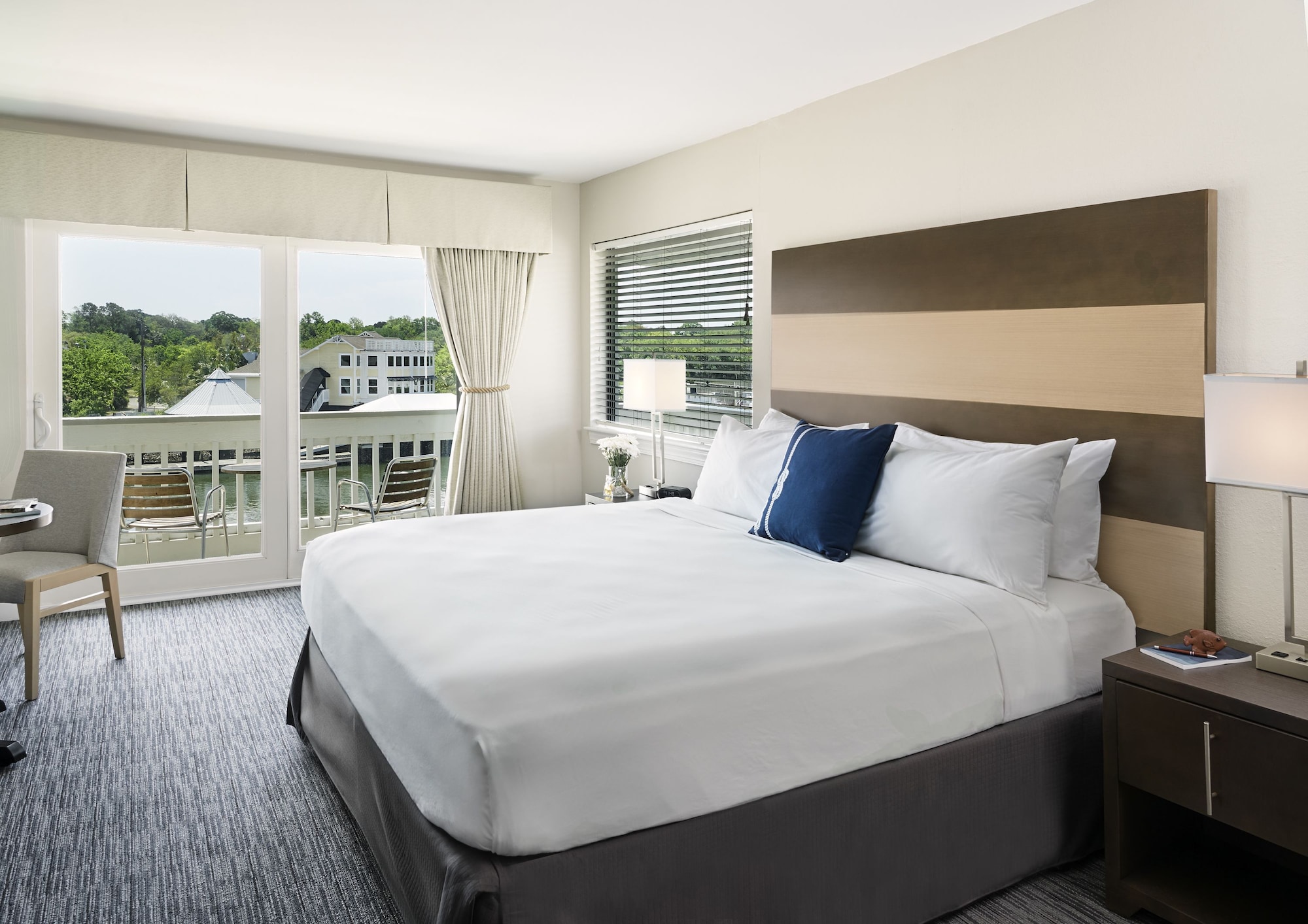 غرفة بسرير كينج، Shem Creek Inn 3/6