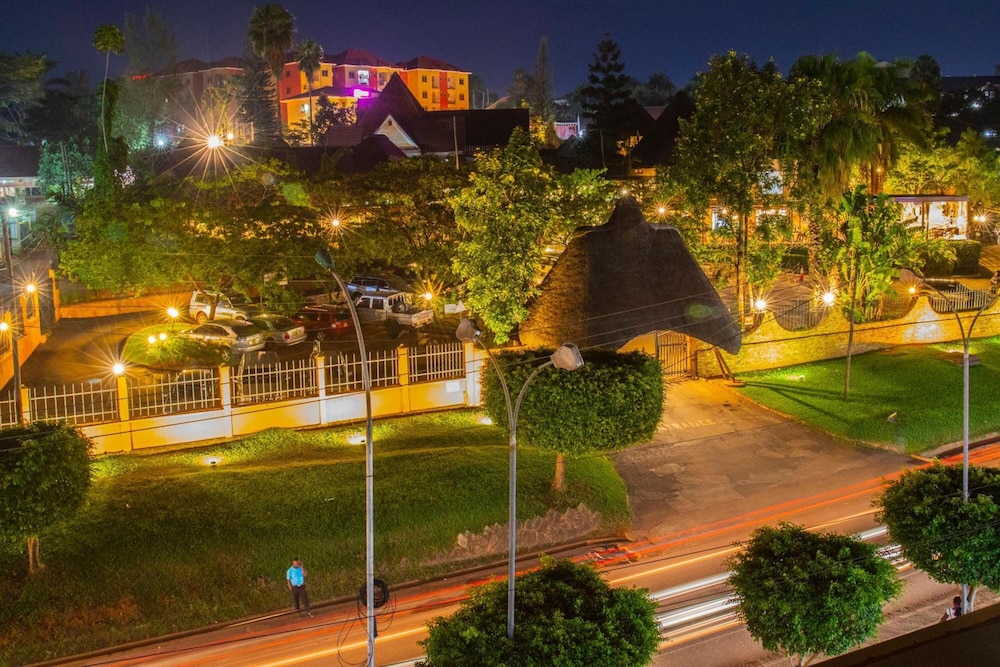 Le Petit Village Hotel 43/50
