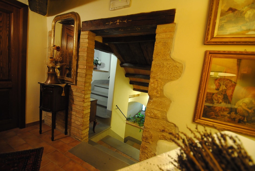 Albergo Torre Sangiovanni 75/75