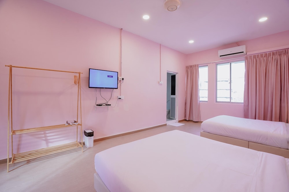 Pink Cabana Hotel 36/78
