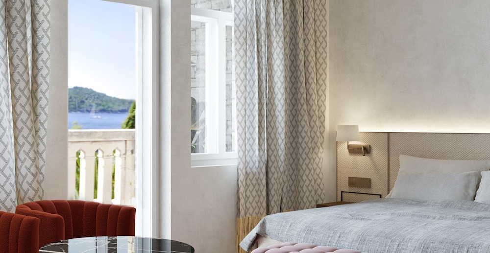 DELUXE, SEA VIEW, BALCONY