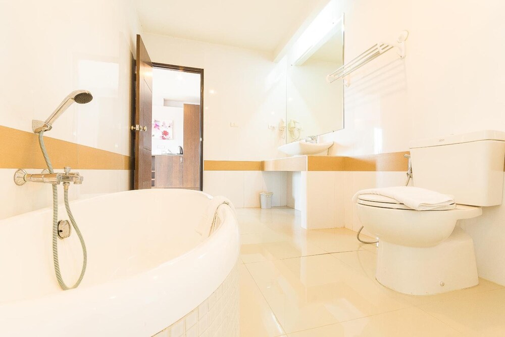 Sinkiat Buri Hotel 31/67