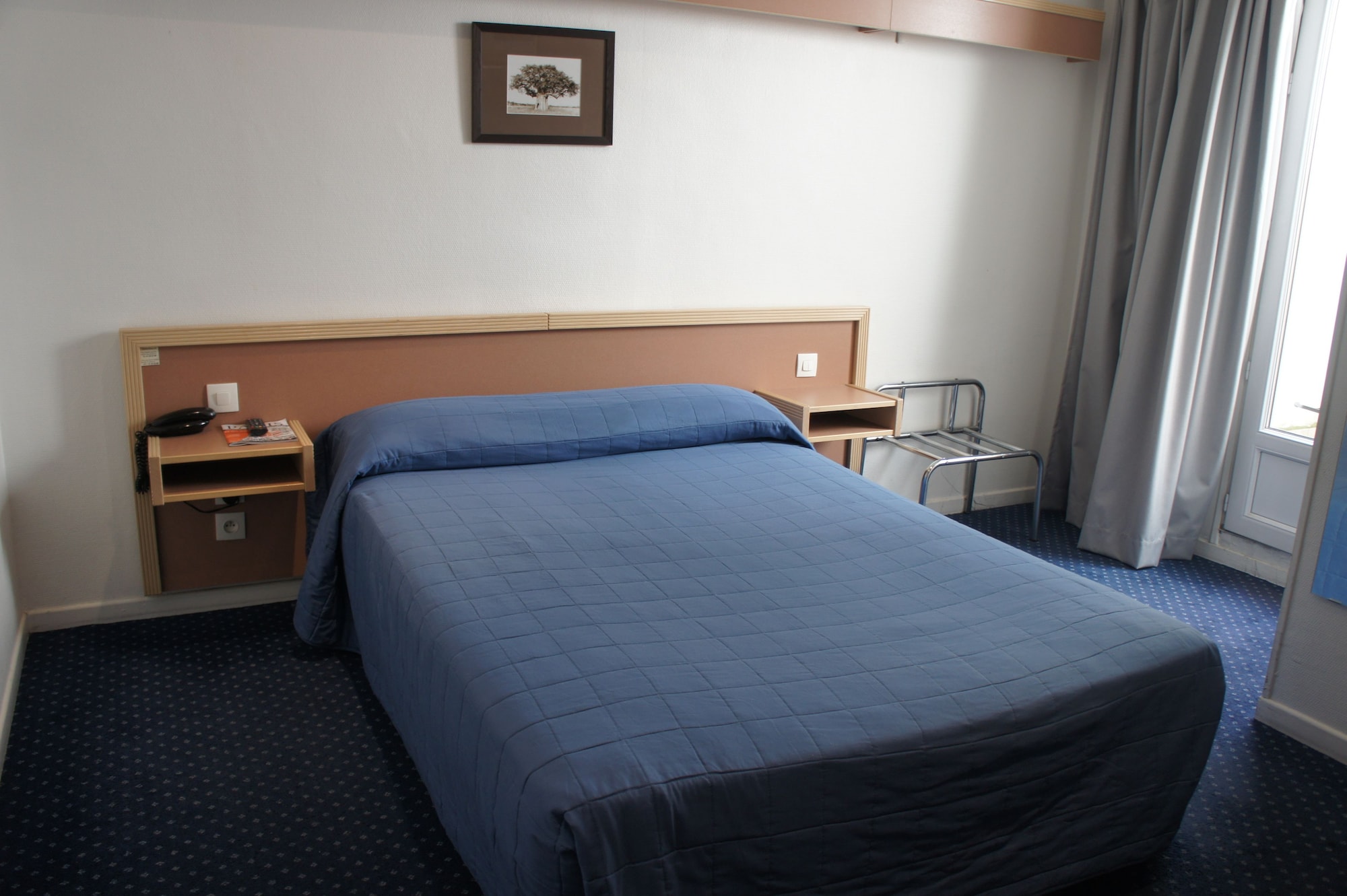 ROOM, SINGLE