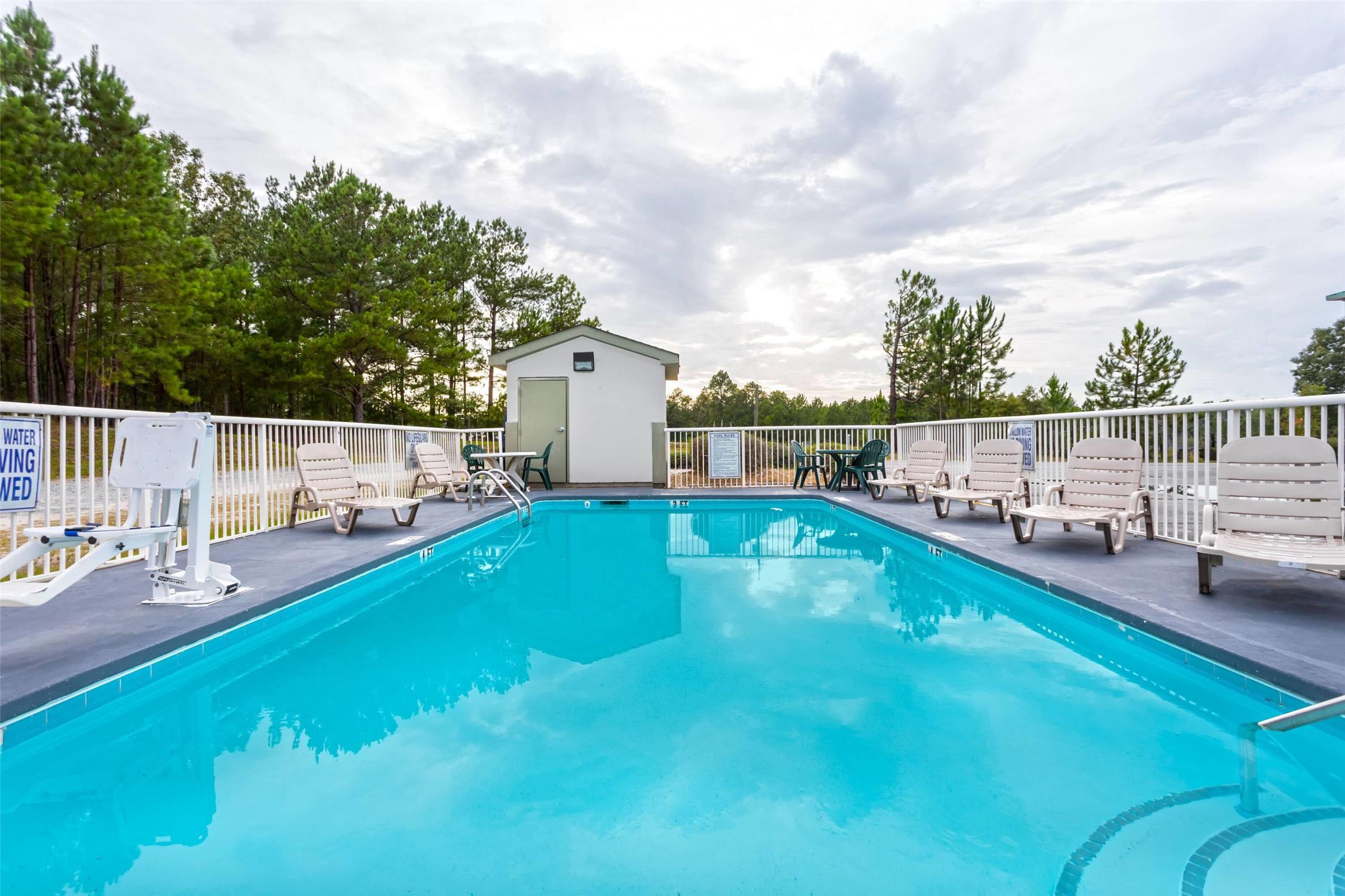 Days Inn By Wyndham Lugoff 21/30