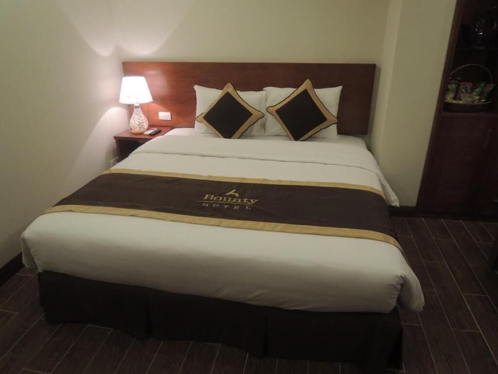 Bounty Hotel 26/67