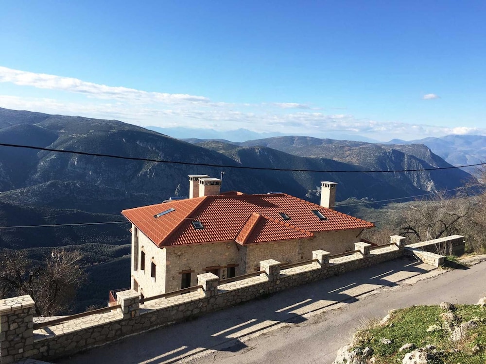Almond House Suites Arachova 46/50