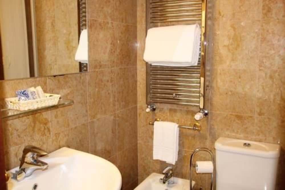 Sant Ambroeus Hotel 56/57
