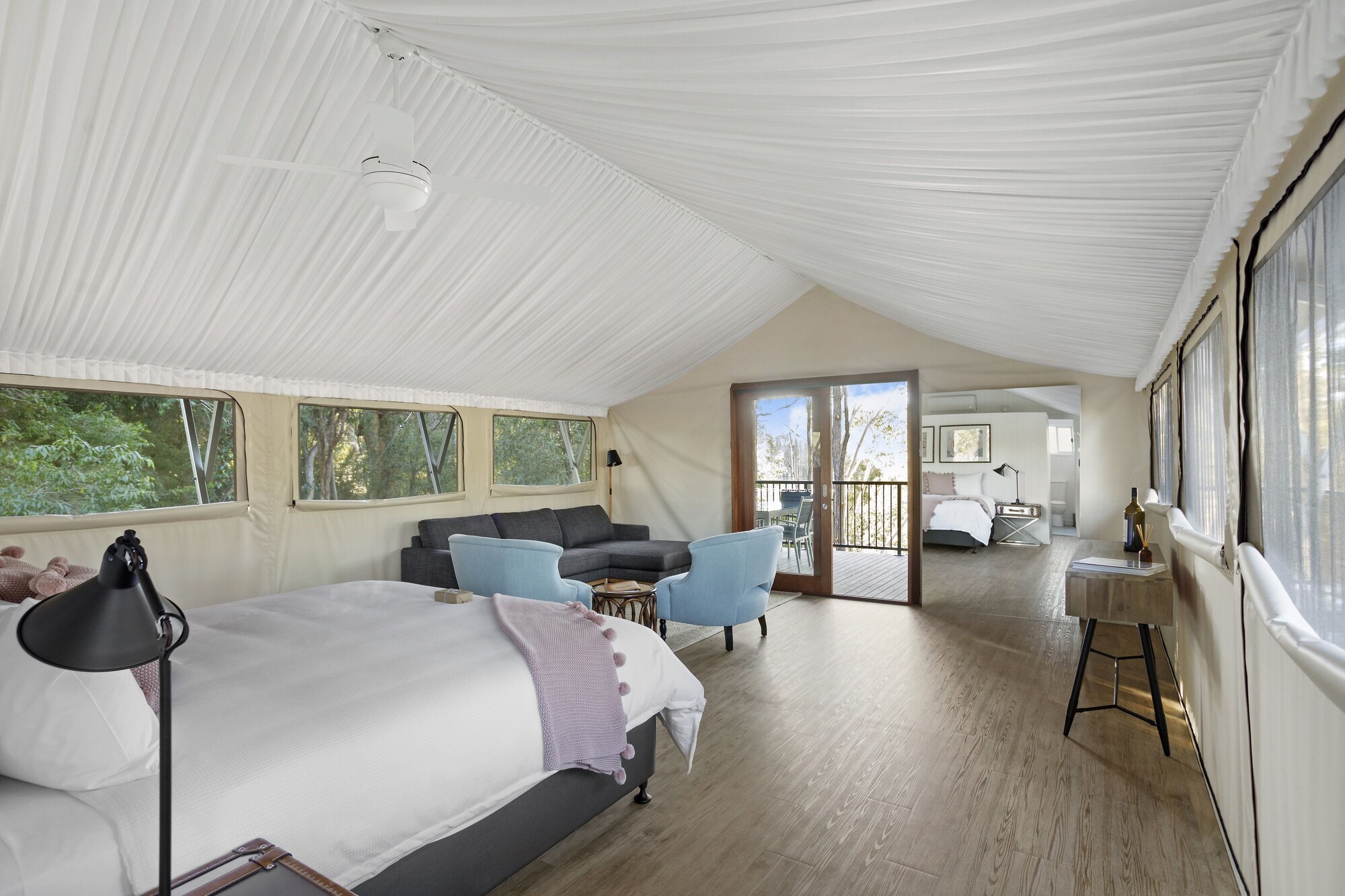 Lagoon, Pavilion, King Bed