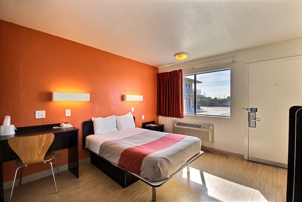 Motel6 Laredo Tx South 15/49