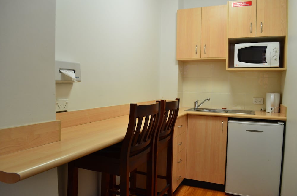 AIRPORT MOTEL 50/63
