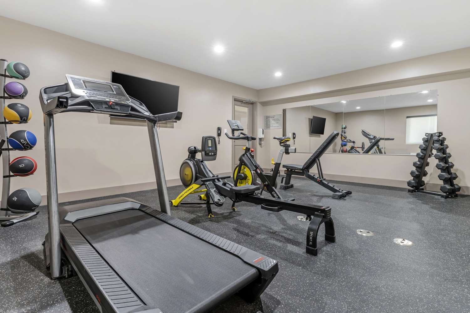 Country Inn & Suites by Radisson, Vallejo Napa Valley, CA 27/35