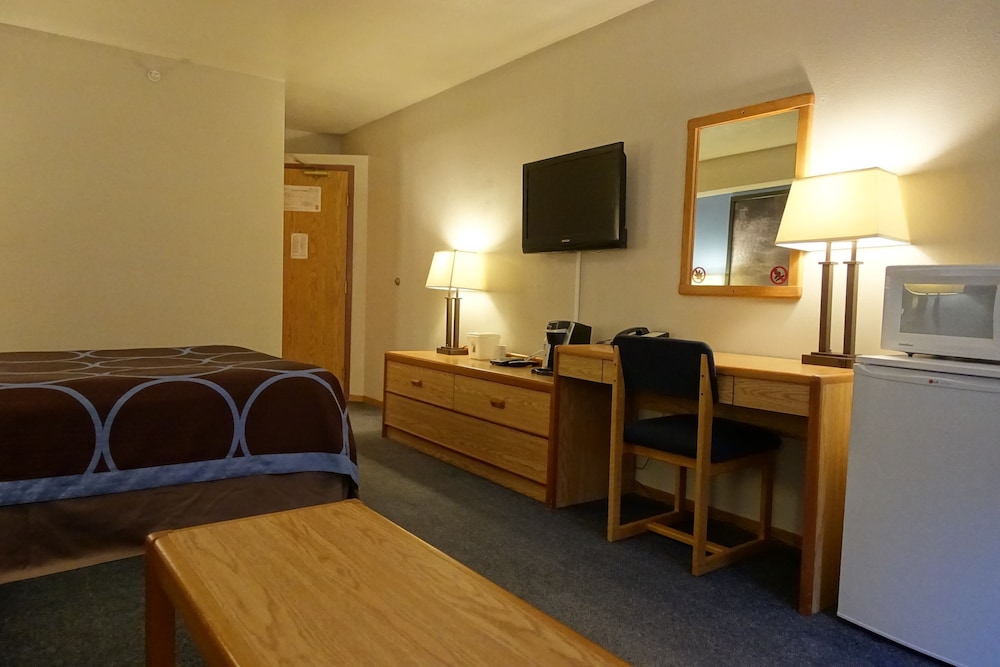 Super 8 by Wyndham Swift Current 29/46