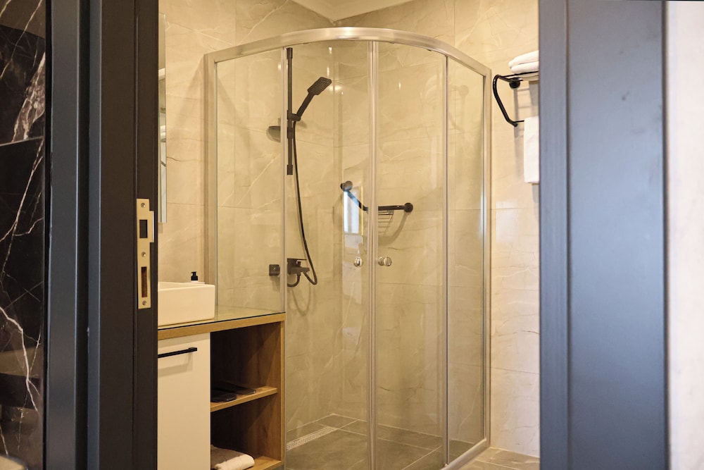 HOME PLUS Hotel & SEYHLI 41/42