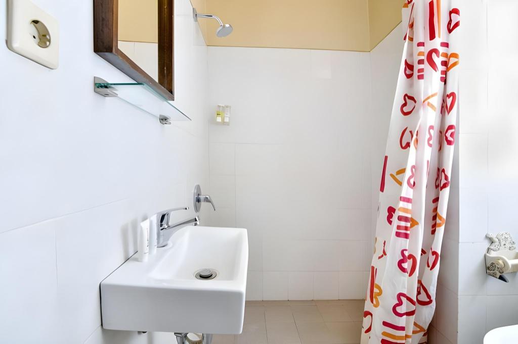 Reddoorz Near Pantai Sanur Bali 43/44