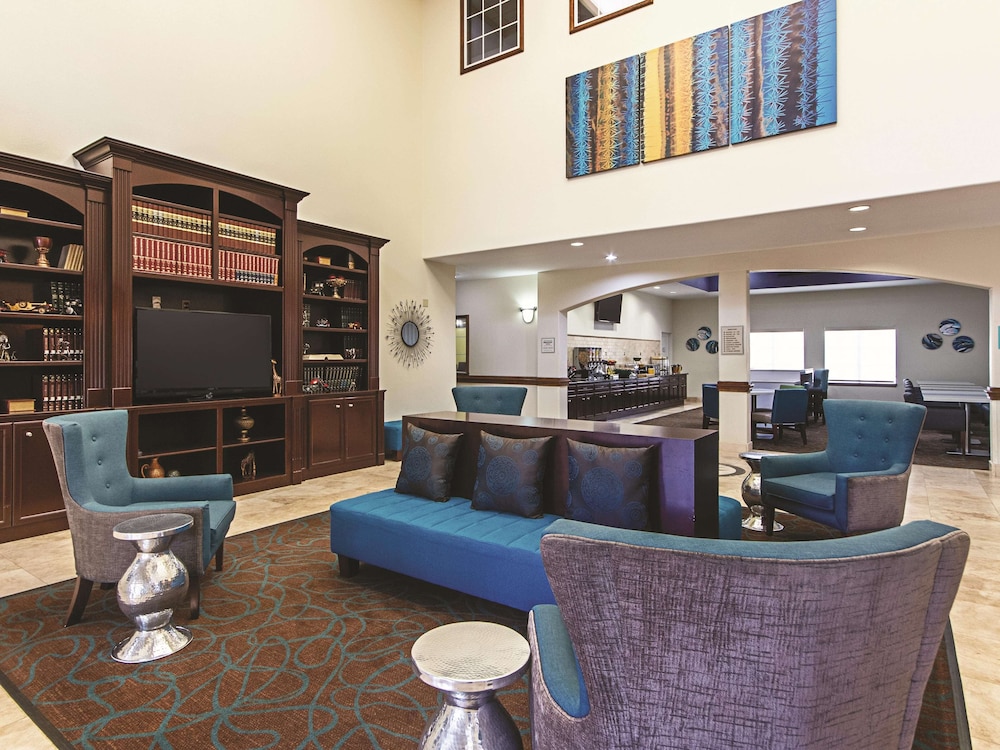 La Quinta Inn & Suites by Wyndham Houston New Caney 24/35