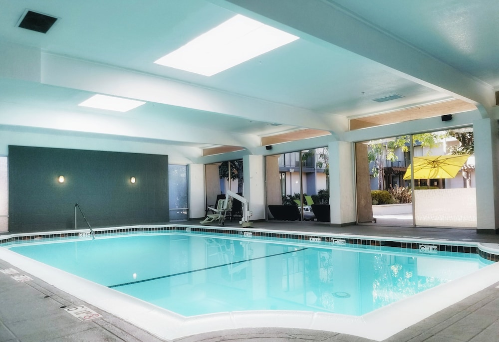 Holiday Inn Dublin Pleasanton 34/70